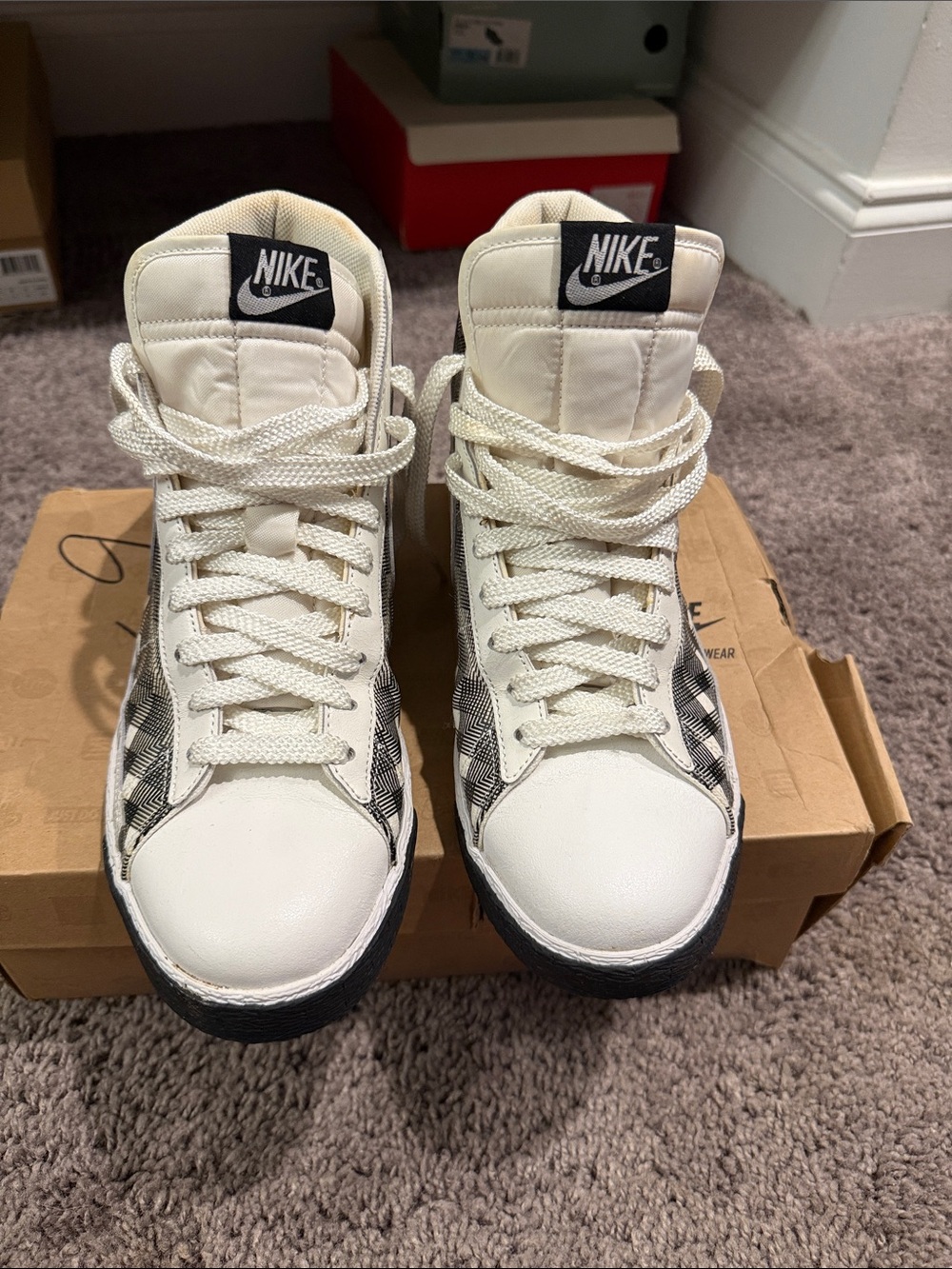 Nike Womens White and Black High-Top Blazers